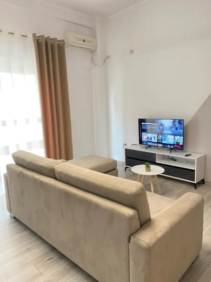 Newly Renovated One Bedroom Apartment In Τίρανα