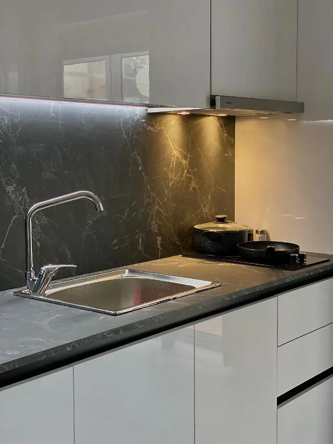 Newly Renovated One Bedroom Apartment In Τίρανα