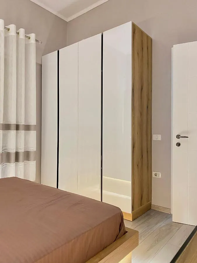 Newly Renovated One Bedroom Apartment In Τίρανα 0*,