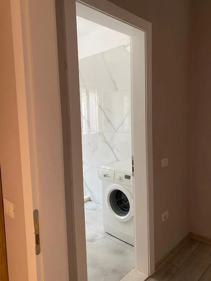 Newly Renovated One Bedroom Apartment In Τίρανα Αλβανία